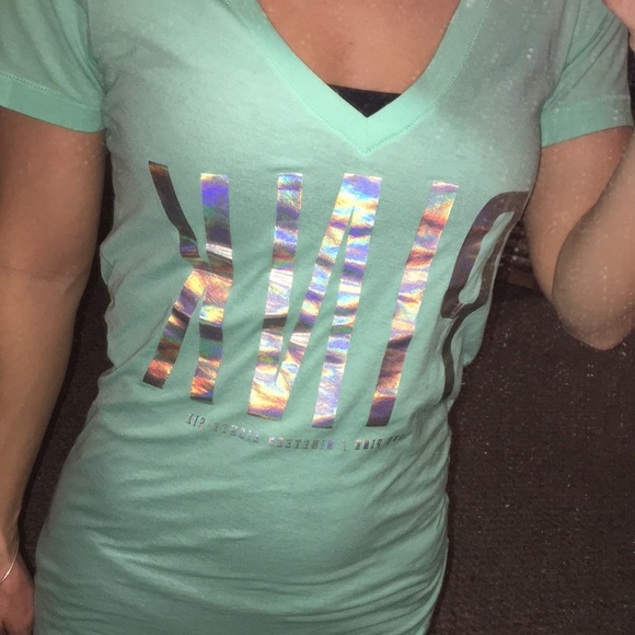 Victoria’s Secret v-neck tshirt - Picture 3 of 4